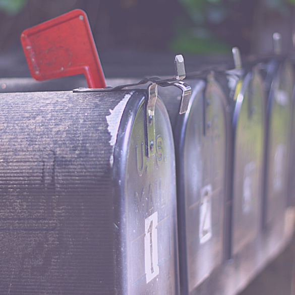 Przegląd narzędzi email mailingowych. Topowy Mailchimp i jego alternatywy: vs Sendinblue, GetResponse, ConvertKit, HubSpot - funkcjonalności, różnice, ceny.