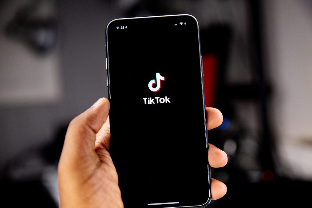 Muzyka na TikToku – platforma umożliwia tworzenie dedykowanych dźwięków
