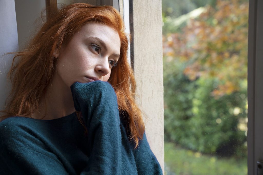 Pogoda za oknem cię dobija i nic cię nie cieszy. To może być depresja jesienna. Co zrobić, kiedy czujesz się SAD?
