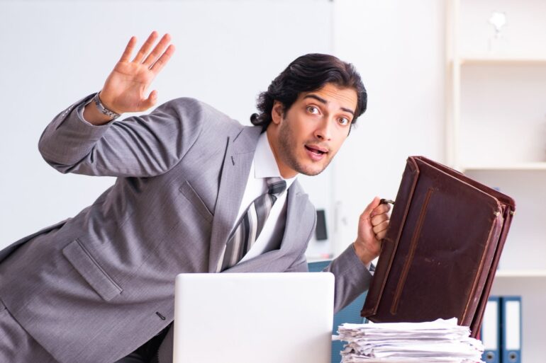 Szef powinien wychodzić z pracy wcześniej niż reszta – tak twierdzi ekspertka ds. HR. Oburzeni? To ma więcej sensu, niż się wydaje