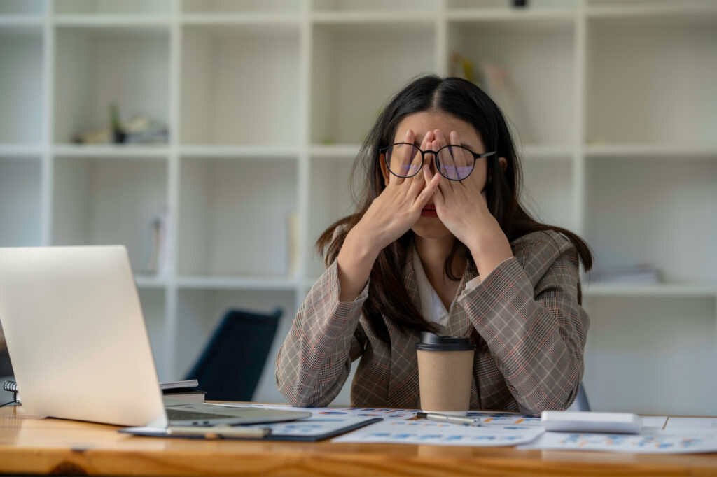 Czy stres pomaga w pracy? Konsekwencje długotrwałego stresu to nie tylko problem pracownika, ale całej firmy