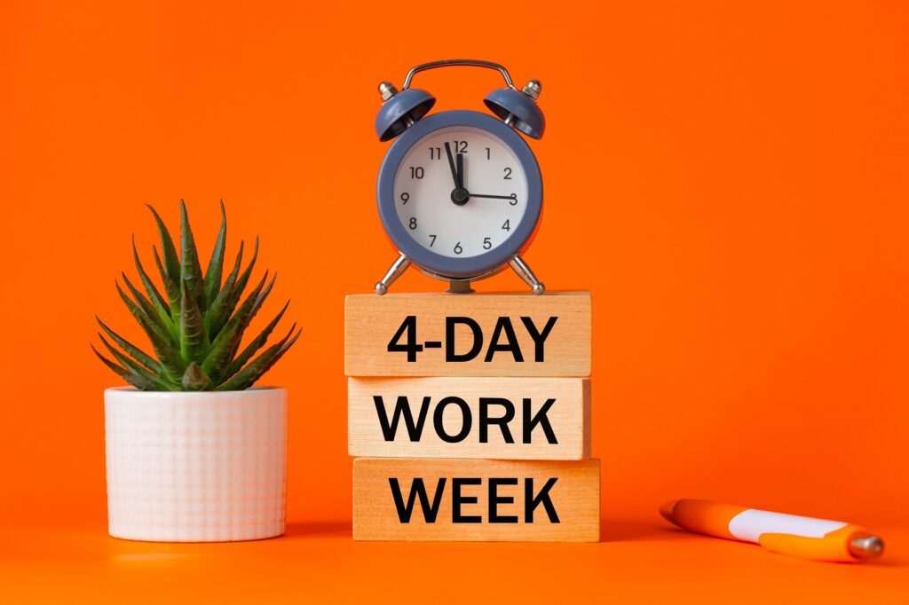 Pracować krócej, zarabiać tyle samo – coraz śmielsze testy 4-dniowego tygodnia pracy na świecie. A co z Polską?
